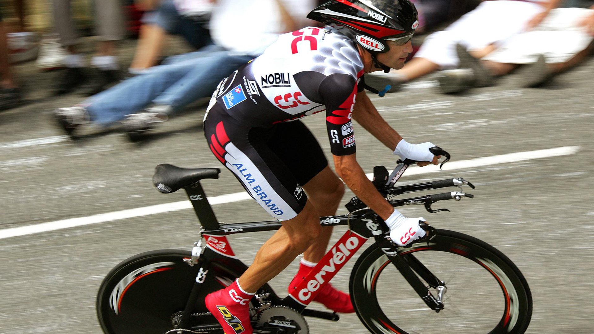 五大联赛非豪门畅产销售与传播策略分析秘诀