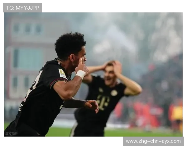 利物浦边线抢断制造威胁，加克波连续拉扯对手站位